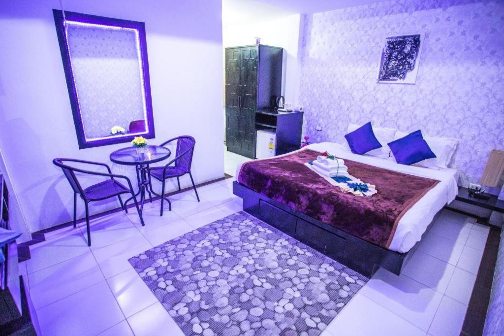Long Beach Hotel Patong Exterior foto